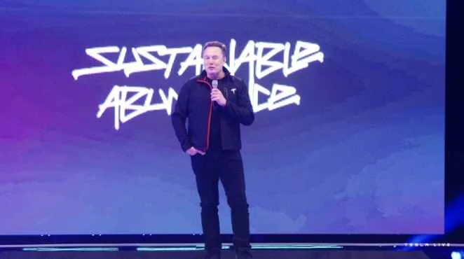 Musk expects Full Self-Driving (FSD) to receive full approval in China early next year; Tesla plans to build a chip factory with a monthly production capacity of one million wafers.