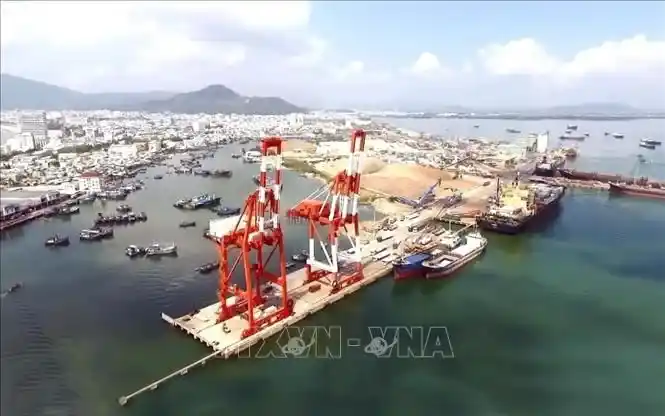 Reduced pilotage service fees for Vietnamese-flagged vessels.