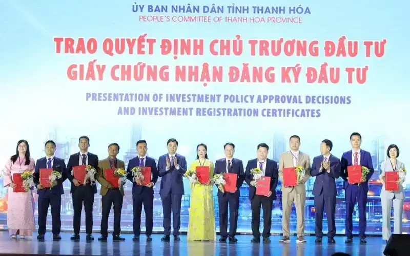 Thanh Hoa province issued investment policy decisions, investment registration certificates, and signed memoranda of understanding for 42 investment projects.